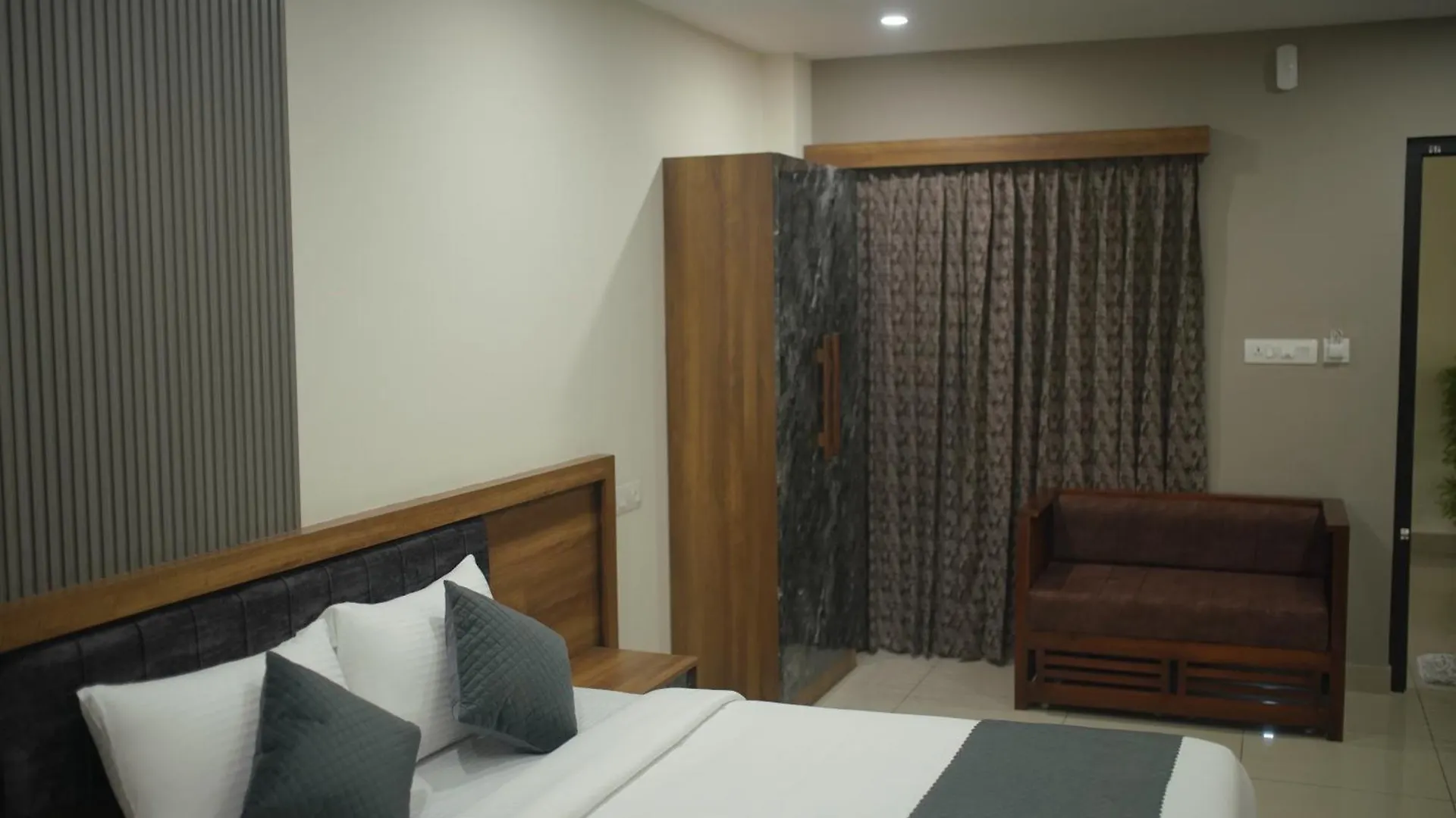 ホテル Cruz Inn Calicut